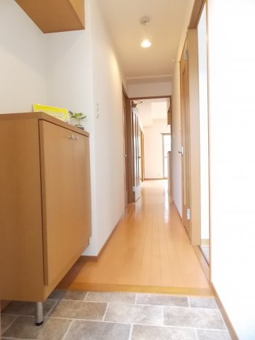 レージュ桔梗平の玄関