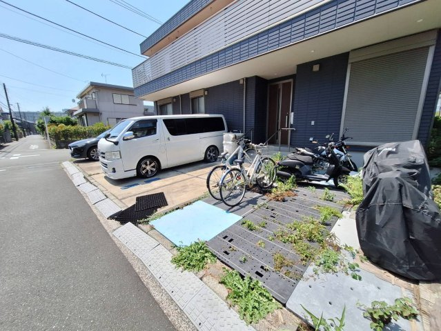 金沢八景柳町ヘーベルハウスの駐車場