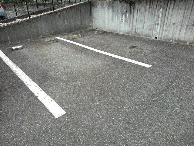シャローゼ２の駐車場