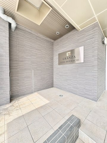 グランザ植田本町のエントランス