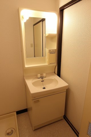 グランドステージNAKANOの洗面所|※別部屋のお写真で、現況優先と致します。