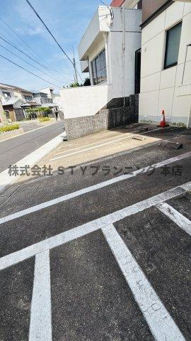 仲介手数料0円！第2ホーメスト一社の駐車場