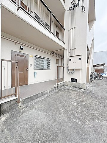 中町田ビルのエントランス