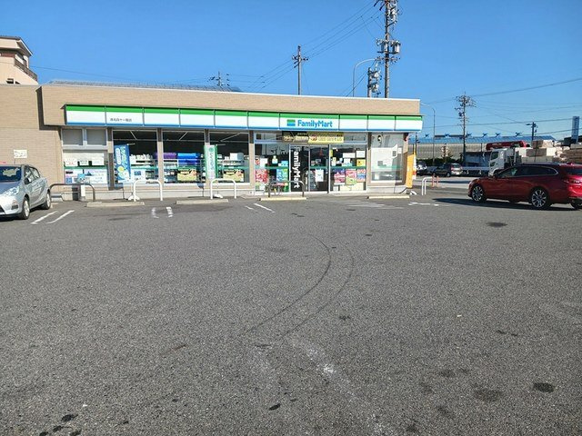 ヒル　ヴィレッジⅤの周辺|ファミリーマート港名四十一屋店まで490m