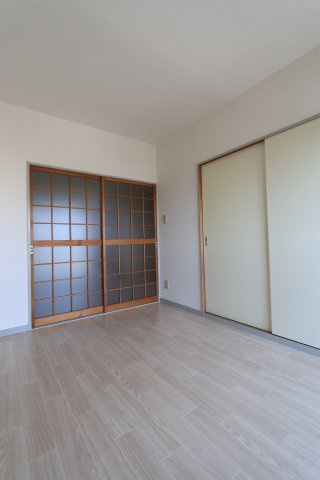 メゾン二村Ⅲの居間・リビング