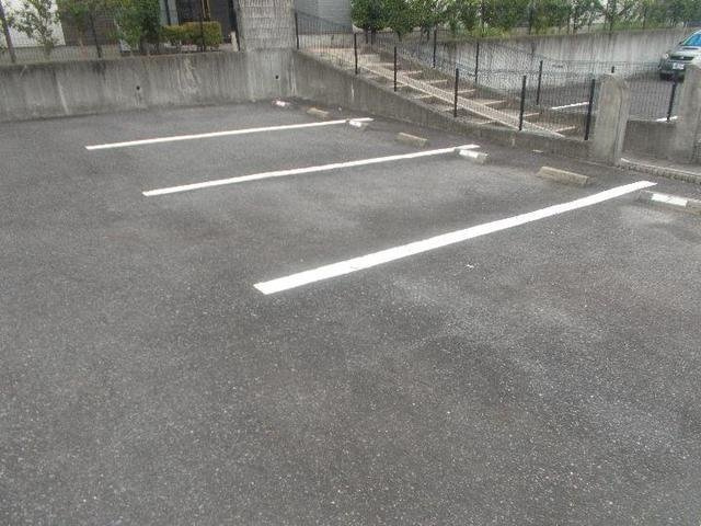 シャロ－ゼＩの駐車場