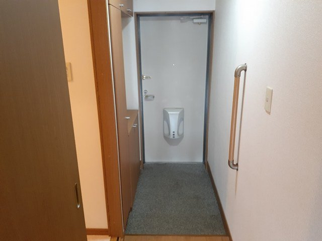 グランドール吉根の玄関