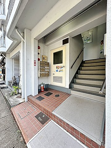 山の手荘のエントランス