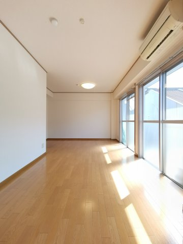 山の手荘の居間・リビング
