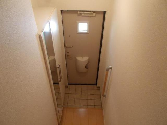 イマジュリ－Ⅰ号館の玄関