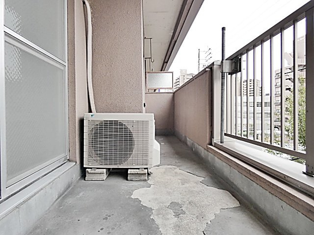 肥後ビルのバルコニー
