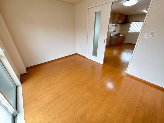 ロイヤルタウン天子田の内装|南洋間