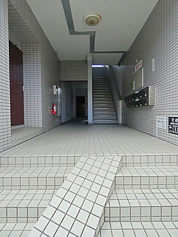 赤坪第２小菅ビルのエントランス