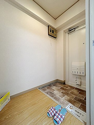 水野マンションの玄関