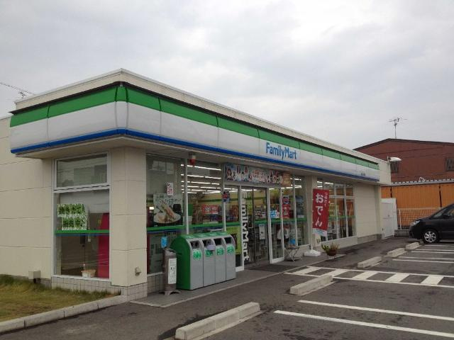 シャングリラの周辺|ファミリーマート名南上浜町店まで488ｍ