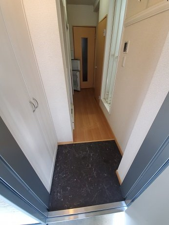 レオパレスニューセレッソの玄関
