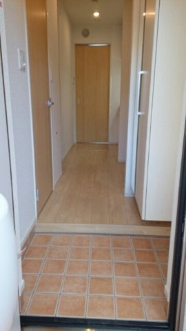 フローリッシュ　Ａの玄関