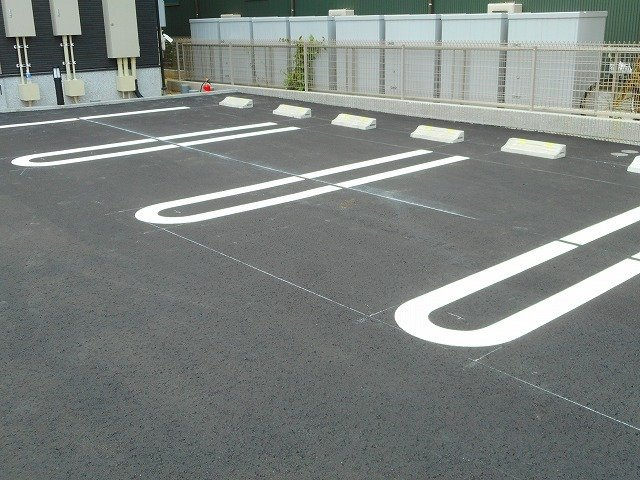 レジデンス港南の駐車場