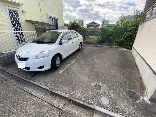 アズーリの駐車場