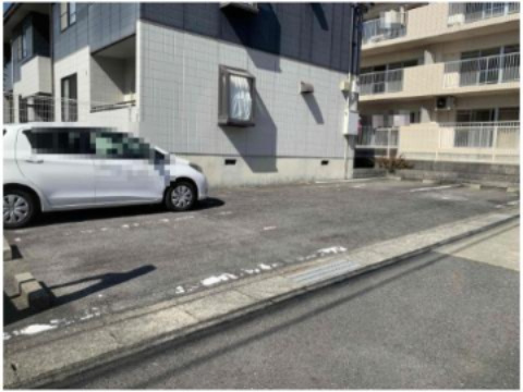 ベルサーチ植田の駐車場