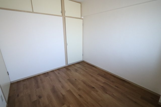 丸二サンハイツのその他|5帖の北洋室になります