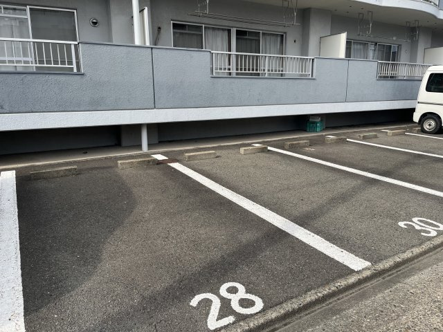 レジデンス光和Ⅱの駐車場