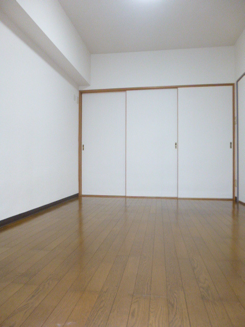 ヒルズ丸和の洋室