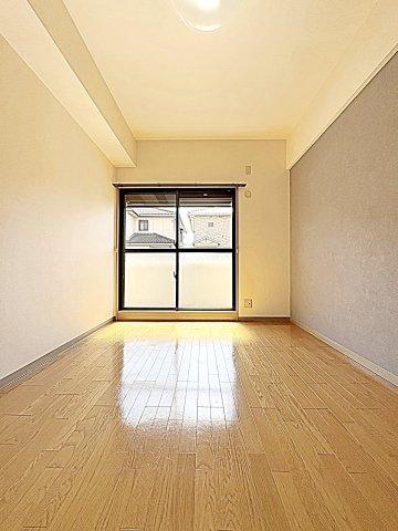レージュ至来の洋室