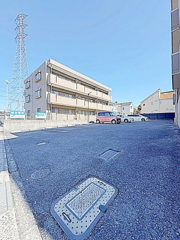 レージュ至来の駐車場