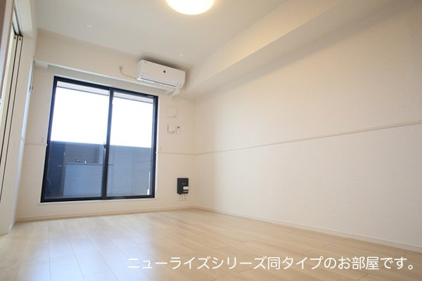 リバーサイドガーデンの居間・リビング