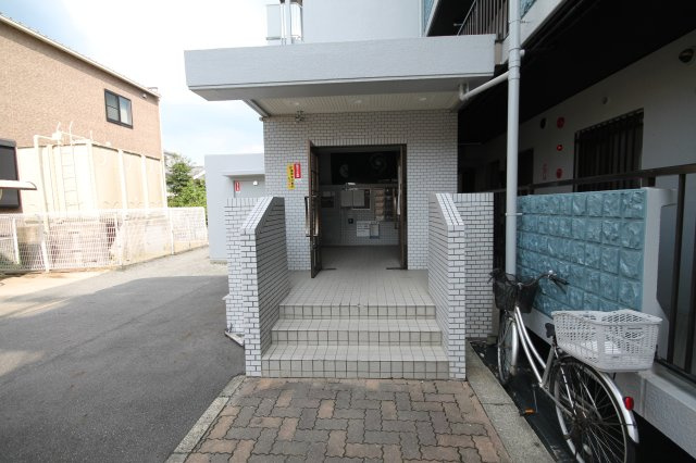 クレール壱番館のエントランス
