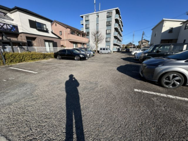 クレール壱番館の駐車場