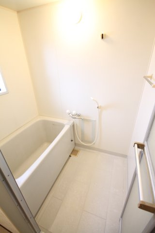 クレール壱番館の浴室|※同物件別号室の写真になります