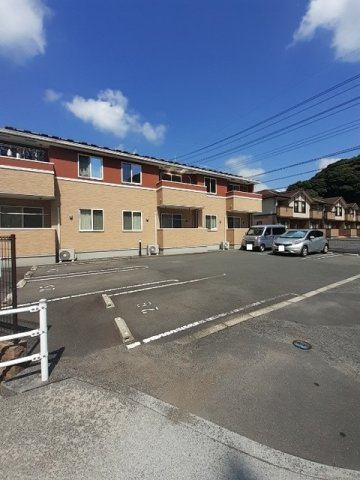 ティーズ・ウィンヒルⅤの駐車場