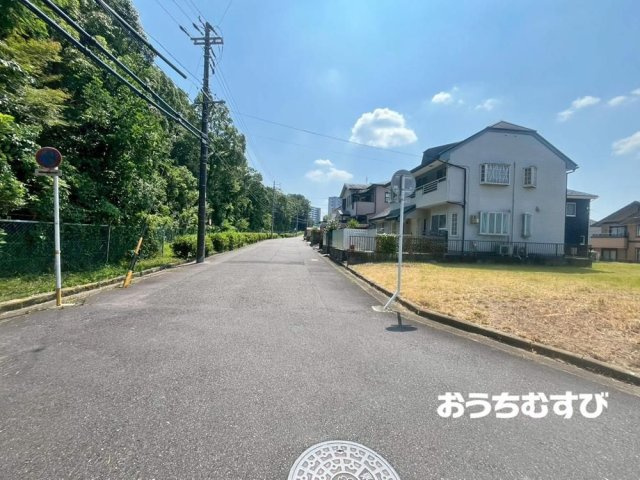 春日井市高座台1期(全3棟)の前面道路含む現地写真