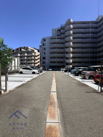 春日須玖パークホームズの駐車場
