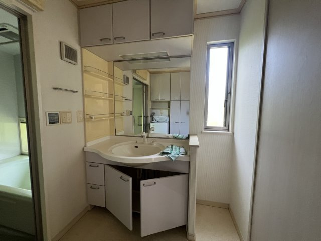 津山市南方中　中古住宅4LDK＋倉庫　の独立洗面台