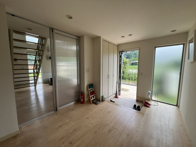 津山市南方中　中古住宅4LDK＋倉庫　のその他|玄関ホール