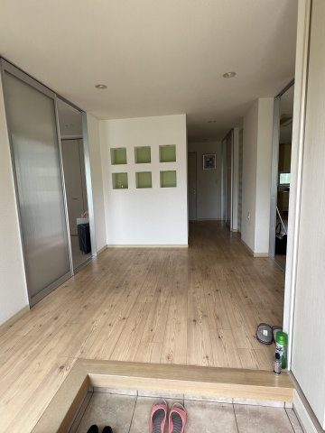 津山市南方中　中古住宅4LDK＋倉庫　の玄関