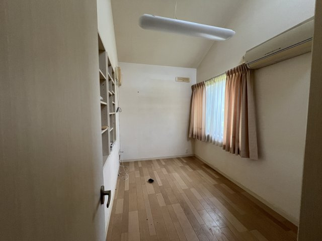 津山市南方中　中古住宅4LDK＋倉庫　の洋室|２階　洋室　3.8畳