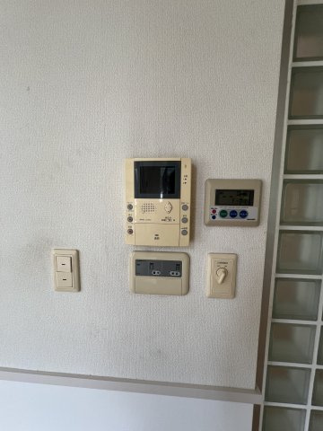津山市南方中　中古住宅4LDK＋倉庫　の設備|テレビモニター付きインターホン等操作盤