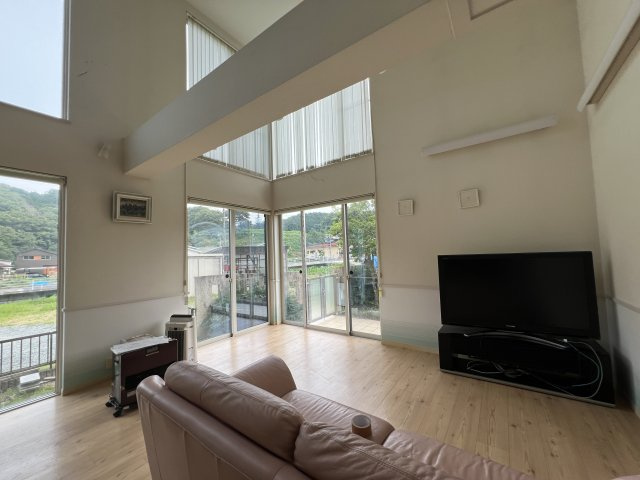 津山市南方中　中古住宅4LDK＋倉庫　の居間・リビング
