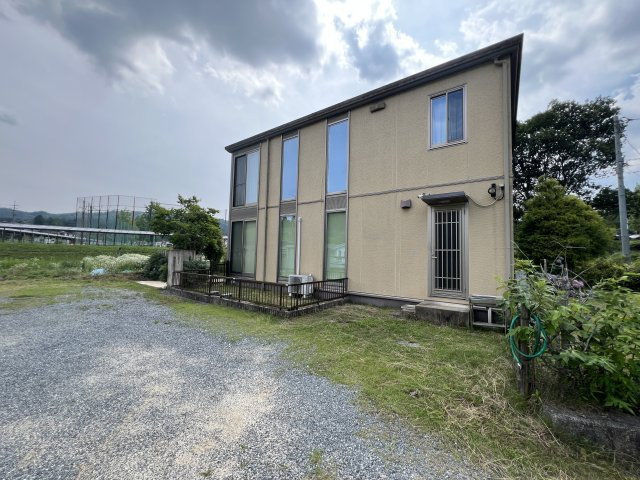 津山市南方中　中古住宅4LDK＋倉庫　の庭