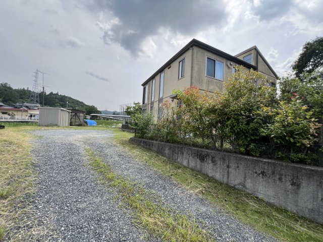 津山市南方中　中古住宅4LDK＋倉庫　の前面道路含む現地写真