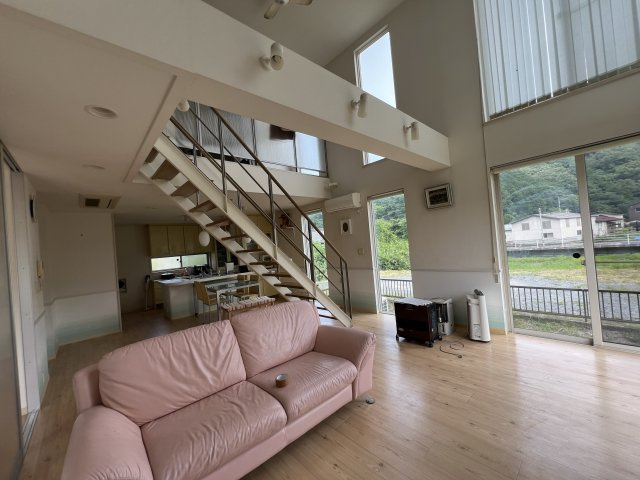 津山市南方中　中古住宅4LDK＋倉庫　の居間・リビング