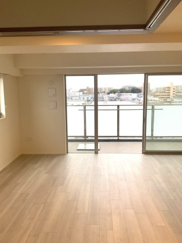 アンビシャス西川口の居間・リビング|角部屋、7階建ての6階。とても眺望が良いです。