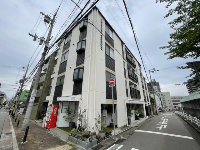 アクエルド諏訪山の外観
