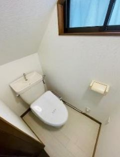 垂水区歌敷山2-3-13戸建のトイレ