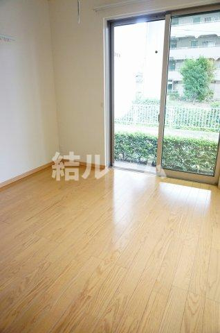 板橋区泉町のアパートの居間・リビング