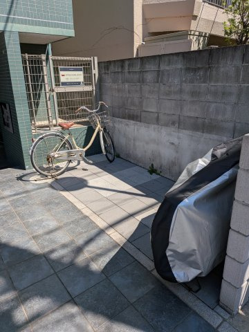 【その他共用部分】 | レオ伍拾番館 | 自転車置き場です